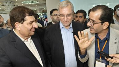 بازدید معاون اول رئیس جمهور و وزیر بهداشت از غرفه موسسه رازی در نمایشگاه ایران فارما