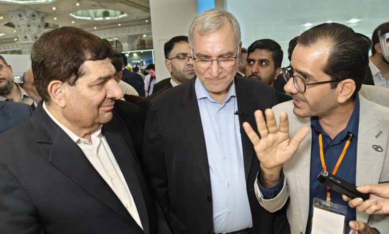 بازدید معاون اول رئیس جمهور و وزیر بهداشت از غرفه موسسه رازی در نمایشگاه ایران فارما